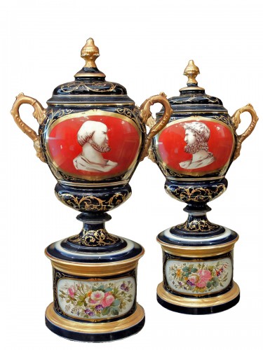 Paire d'importants vases couverts en porcelaine - XIXe siècle