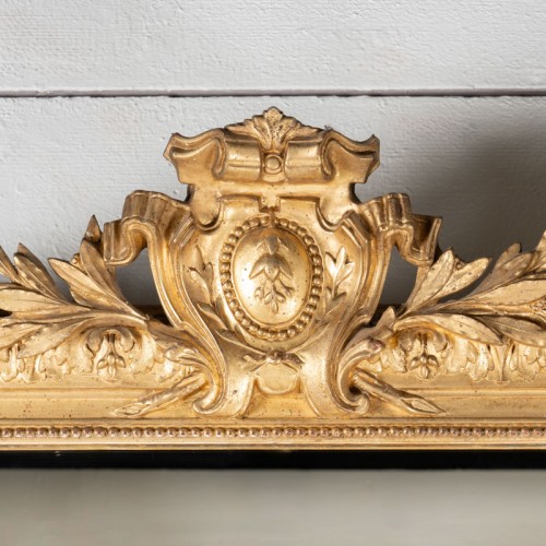 Very large mirror with floral motifs and small pediment - 