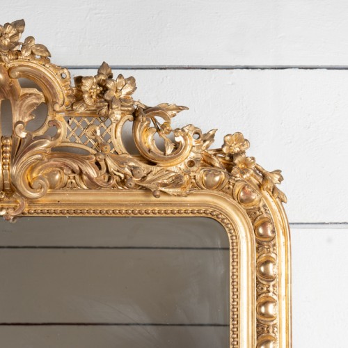 XIXe siècle - Mirroir  en bois doré et sculpté fin 19e siècle