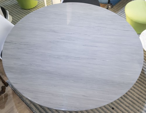 20th century - Eero Saarinen &amp; Knoll International -  Grey marble Tulipe” dining table