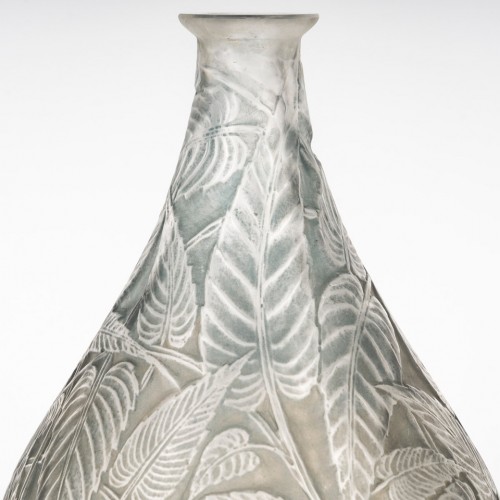 Verrerie, Cristallerie  - René Lalique, 1923  - Vase « Sauge» bleu gris