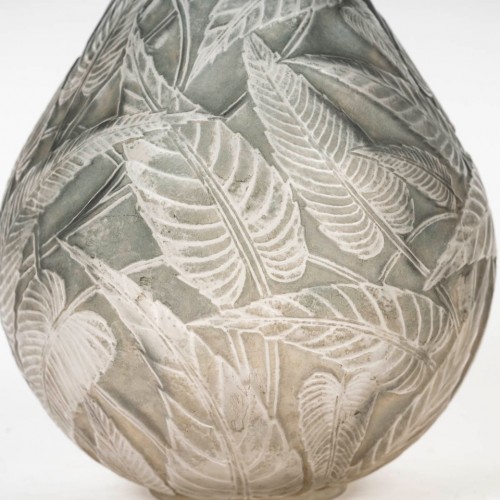 XIXe siècle - René Lalique, 1923  - Vase « Sauge» bleu gris