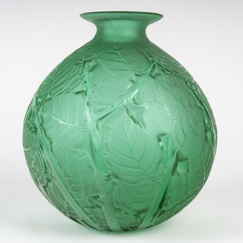 René Lalique, 1929, - Vase « Milan » épreuve en verre teinté vert - Verrerie, Cristallerie Style Art Déco