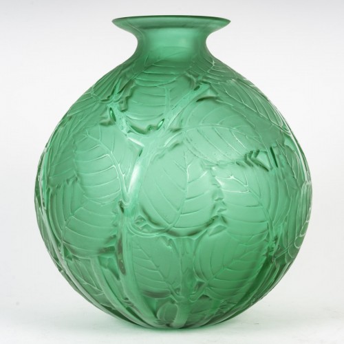 René Lalique, 1929, - Vase « Milan » épreuve en verre teinté vert - Alexia Say