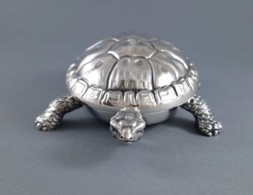 Argenterie et Arts de la table  - Boite tortue en argent massif, travail italien vers 1970