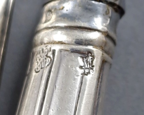 Antiquités - Paris 1775 - 18 couteaux en argent massif et acier