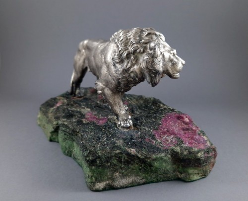 20th century - Lion Sculpture In Sterling Silver And Eudialyte 