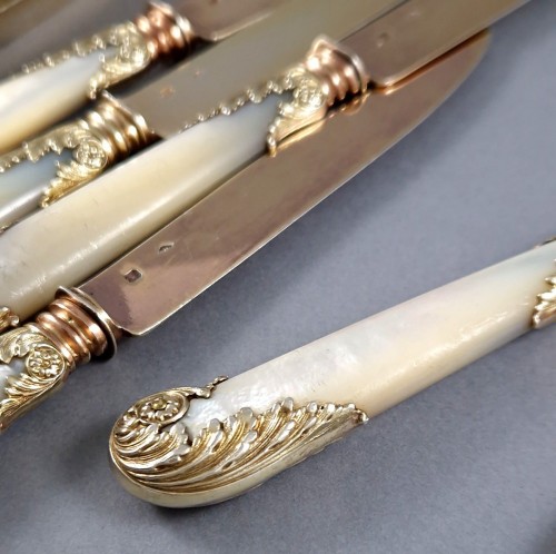 Antiquités - Puiforcat - 12 Sterling Silver-gilt And Mother-of-pearl Knives