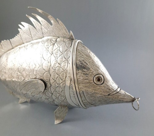 Solid Silver Hinged Fish Box - silverware & tableware Style 