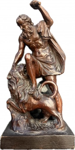 Three carved fruitwood sculptures depicting Hercules taming the lion - Sculpture Style Louis XIV