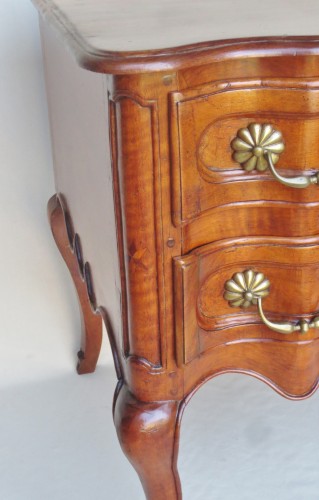 Mobilier Commode - Commode sauteuse, Provence XVIIIe siècle