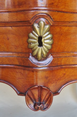 Antiquités - Commode sauteuse, Provence XVIIIe siècle