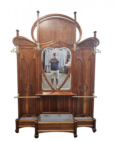 Important Vestiaire Art Nouveau "Coups de fouet" - Mobilier Style Art nouveau