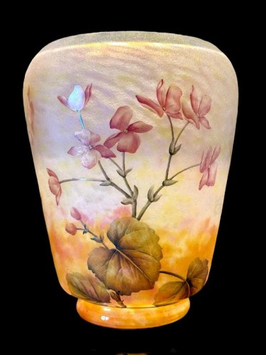 Daum Nancy &quot;Japanese Dogwood&quot; vase - Glass & Crystal Style Art Déco