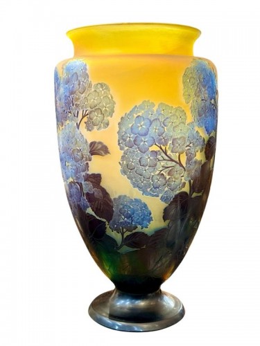 Emile Gallé - Monumental vase Art nouveau "Hortensias" - Verrerie, Cristallerie Style Art nouveau