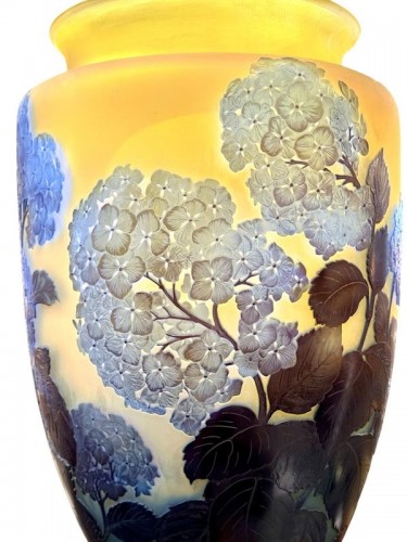 Antiquités - Emile Gallé - Monumental vase Art nouveau "Hortensias"