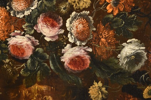 Antiquités - Andrea Scacciati (1642-1710), Composition de fleurs dans un vase en relief (1 de 3)