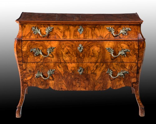 Paire de commodes plaquées de noyer, Lombardie XVIIIe siècle - Mobilier Style Louis XVI