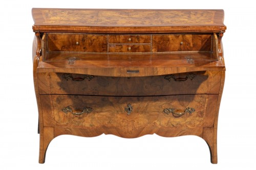 Chest Of Drawers Veneered In Walnut And Walnut Briar Lombardy,18th Century