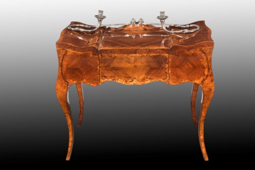 Furniture  - Walnut and thuja root veneered dressing table, 18th Venetian cabinetmaking