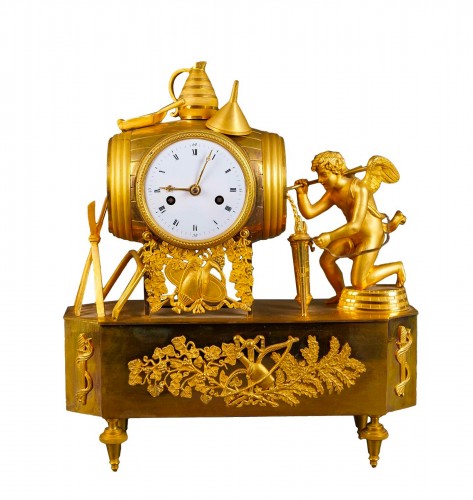 Pendule "Au tonneau" en bronze doré d'époque Empire