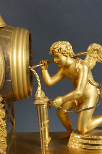 Pendule "Au tonneau" en bronze doré d'époque Empire - Horlogerie Style Empire