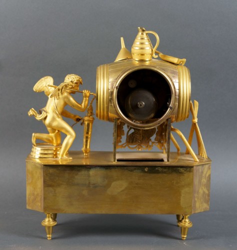 XIXe siècle - Pendule "Au tonneau" en bronze doré d'époque Empire