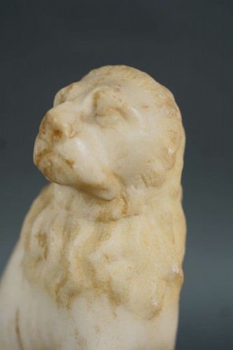 Sculpture  - 16th Venetian Small Marble Guardian Lions