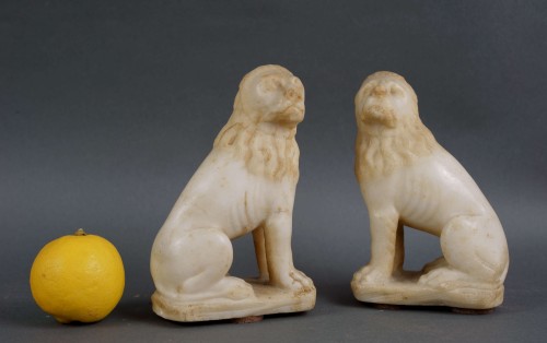 Antiquités - 16th Venetian Small Marble Guardian Lions