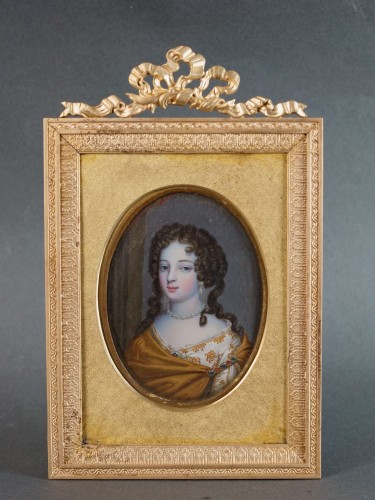 Grand portrait miniature sur ivoire d'une Dame de qualité - Objets de Vitrine Style Restauration - Charles X