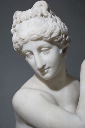 Sculpture  - Early 19th Crouching Venus White marble 