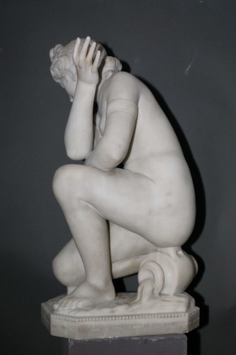 Antiquités - Early 19th Crouching Venus White marble 