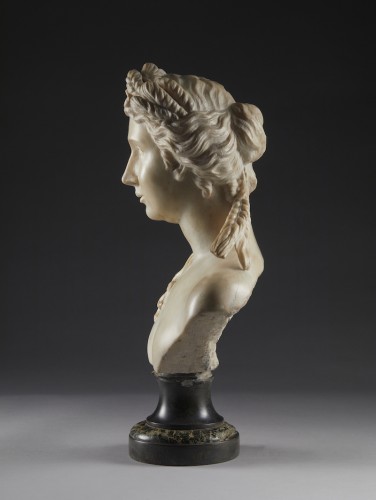 Marble bust of Ceres, Roman goddess of earth and fertility - 