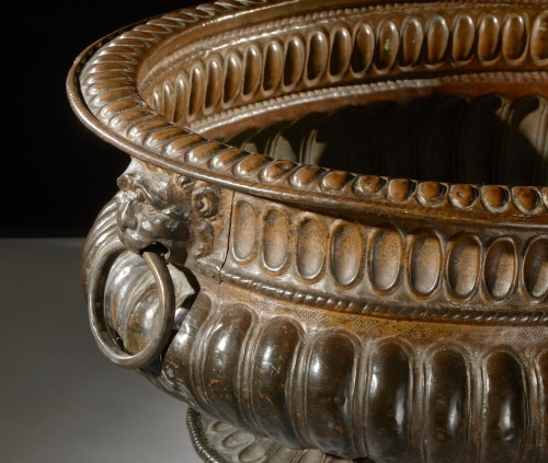 Embossed copper basin, Italy, 16th century - Curiosities Style 