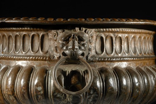 Embossed copper basin, Italy, 16th century - 