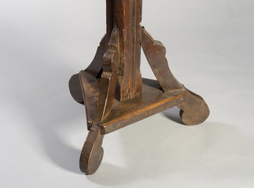  - Round table in walnut, Lombardy 16th century