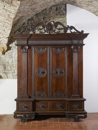 Farnesiano wardrobe, Parma 17th century - Furniture Style 