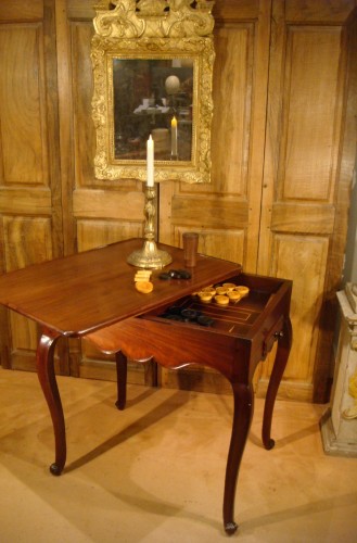 Table à jeux cabaret en acajou massif du XVIIIe siècle - Mobilier Style Louis XV