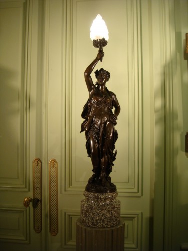 Femme porte torchère en bronze - Jean Louis Grégoire (1840 – 1890) - Luminaires Style Napoléon III