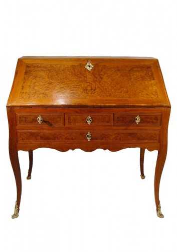 Bureau de pente Louis XV en noyer 