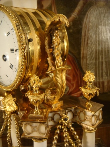 Pendule en marbre blanc et bronze doré d'époque Louis XVI - Louis XVI