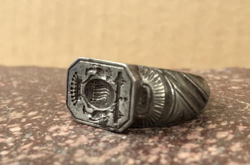 Objets de Curiosité  - Bague Chevalière en Fer de Berlin