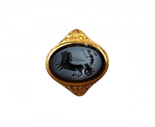 Gold Ring with a Nicolo Intaglio representing Eros