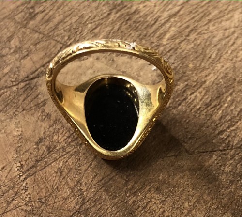 19th century - Gold Ring with a nicolo intaglio representing Eros