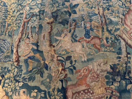 Antiquités - Tapisserie aux centaures Flandres-Audenarde du XVIe siècle