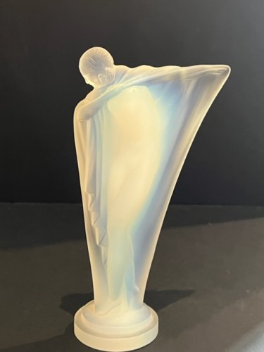 Femme dénudée en verre opalescent signé Etling - Verrerie, Cristallerie Style Art nouveau