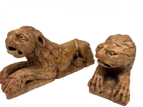 Pair of marble lions, Italy 17th century