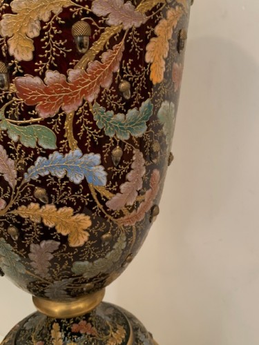 Antiquités - Grand vase en verre émaillé signé Moser Cour impériale d'Autriche