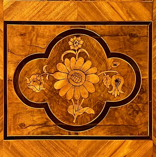 18th century - Walnut Inlaid Cabinet Flower Decor Austria Holy Empire 18th century