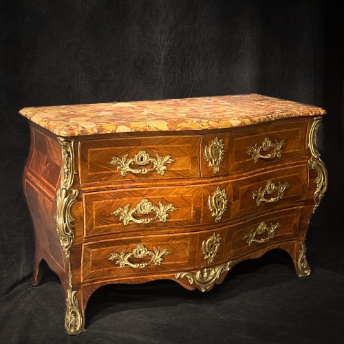 18th century - 18th Century Commode Stamped Inlaid Curved All Sides 